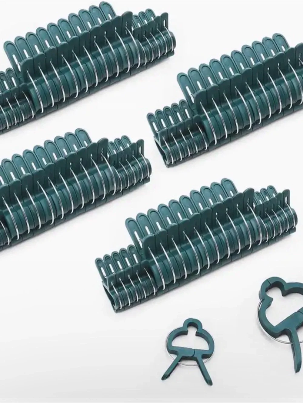 80 plant support clips of 2 different sizes